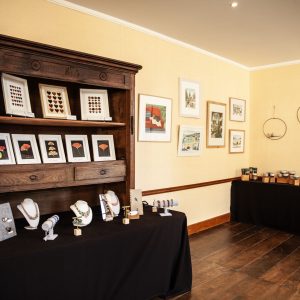 photo de la grande Salle du conseil, devenue salle d'exposition